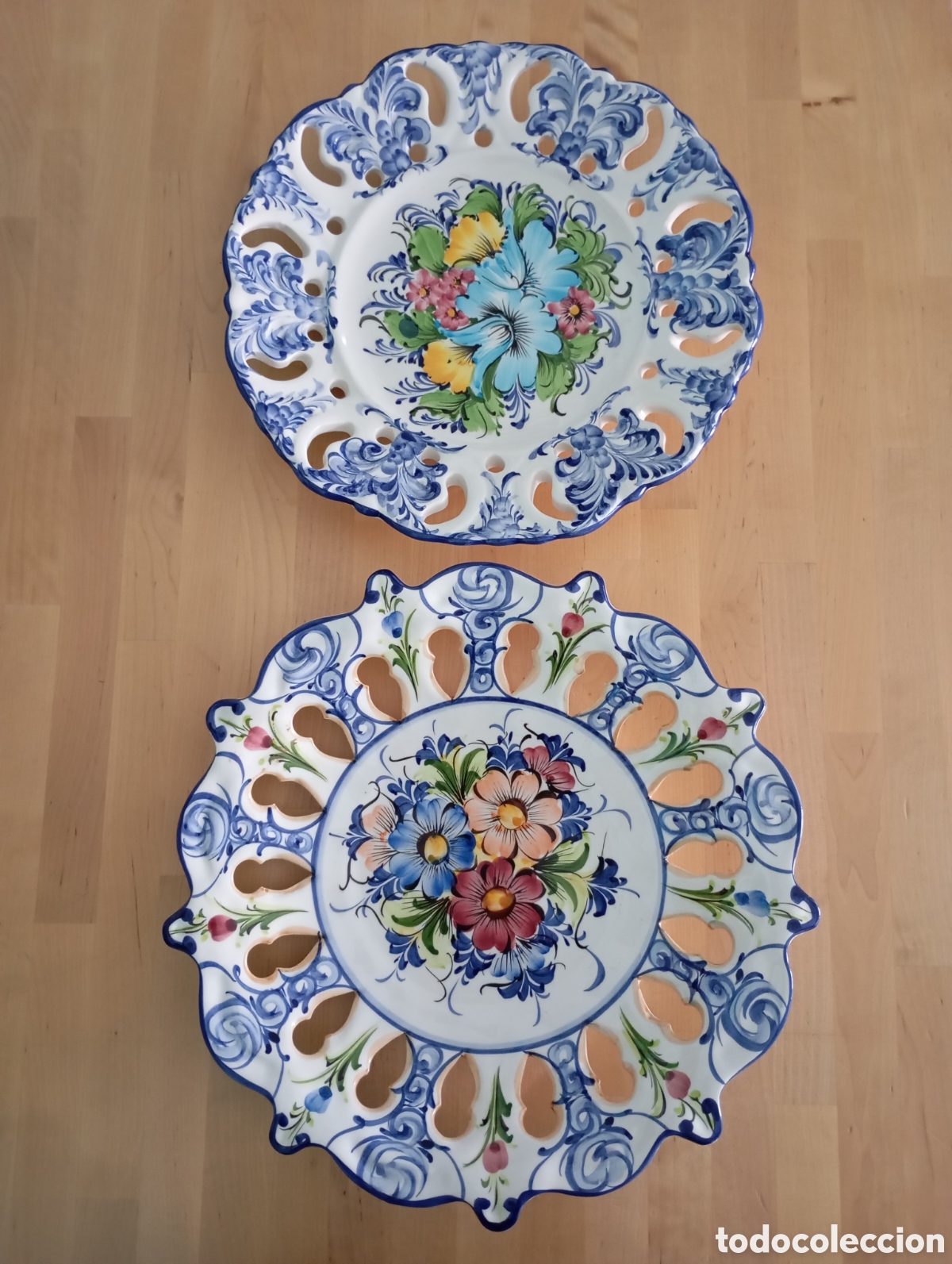 Antig&uuml;edades: Pareja Platos Calados Ceramica Coimbra Portugal Estilo Talavera Grandes 31 Y 33 Cm Pintados A Mano