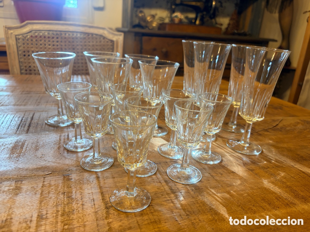Antig&uuml;edades: Antiguo juego de copas de cristal tallado