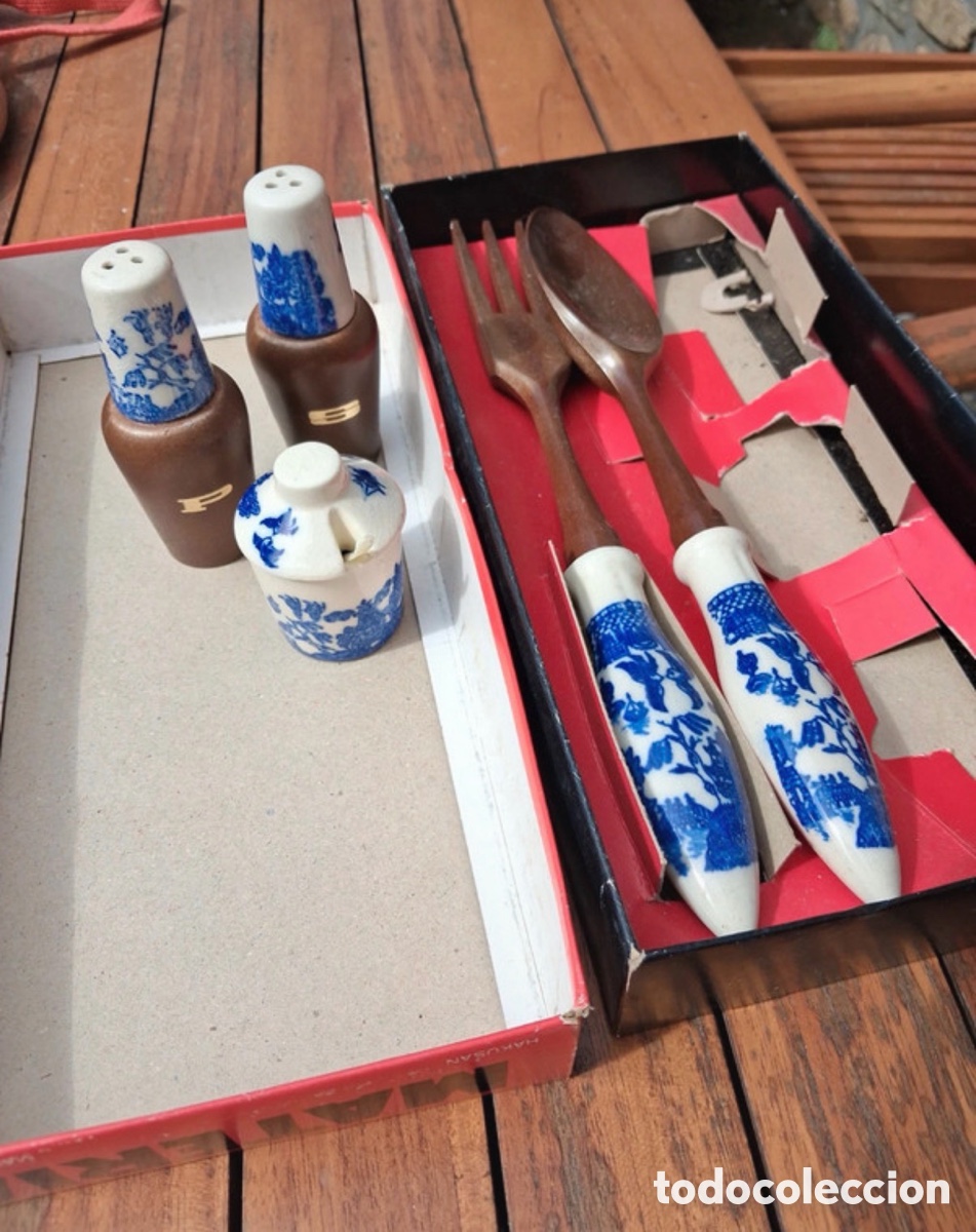 Antig&uuml;edades: Antiguo juego de ensalada de cer&aacute;mica y madera