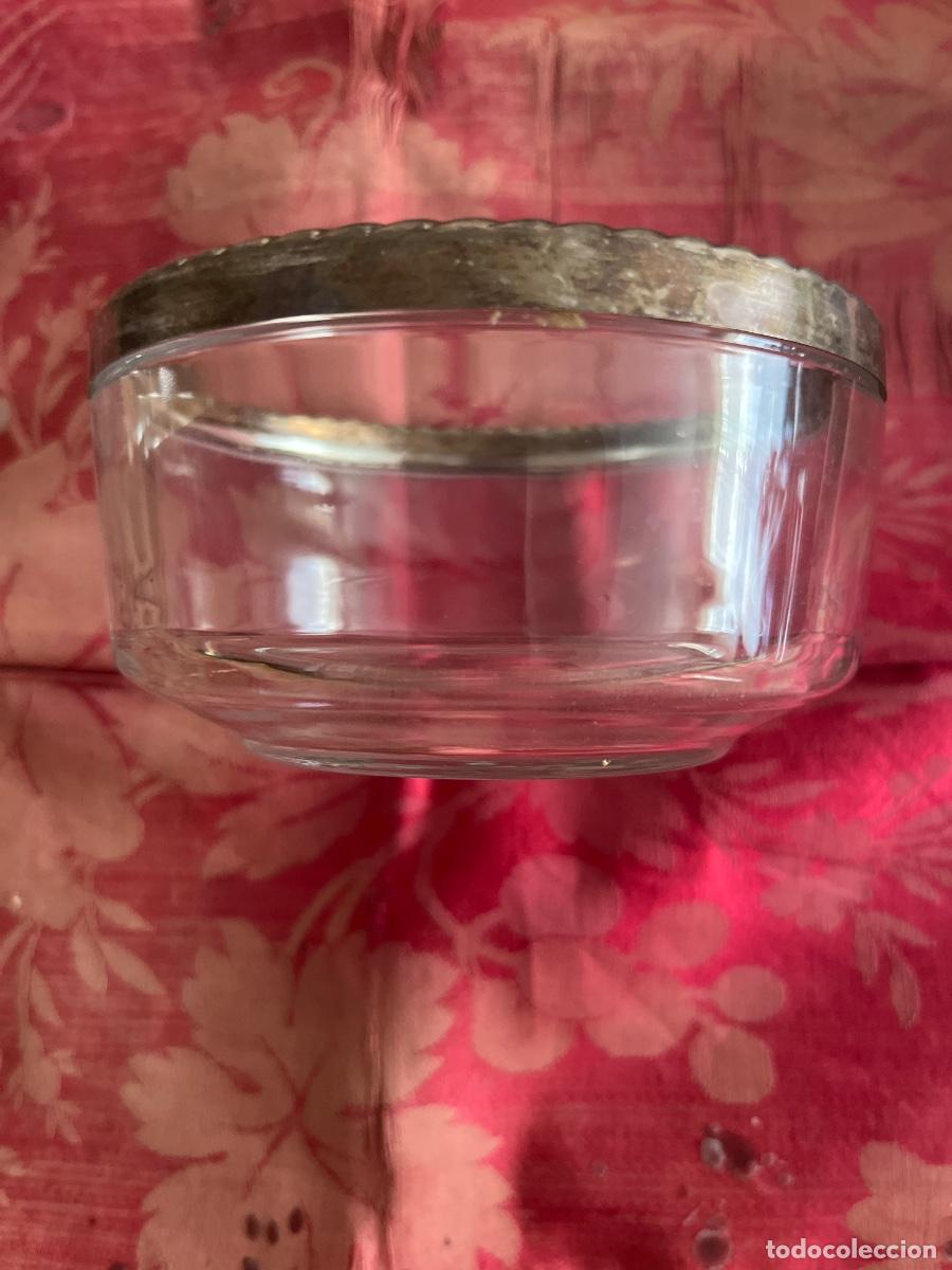 Antig&uuml;edades: Bol o cuenco. Realizado en cristal o vidrio con boca o borde con embellecedor de plata. S.XX.
