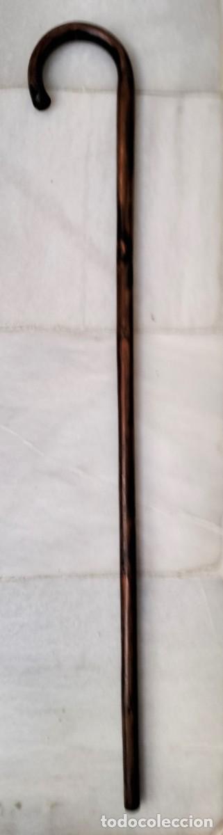 Antig&uuml;edades: BASTON DE MADERA OSCURO CON EMPU&Ntilde;ADURA CURVA. BASTON-08