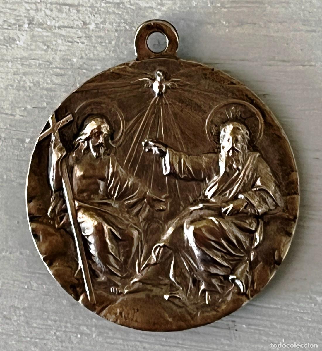 Antig&uuml;edades: Medalla antigua Ntra. Sra. de Gracia / Sant&iacute;sima Trinidad, metal plateado, 2,5 cm de diametro