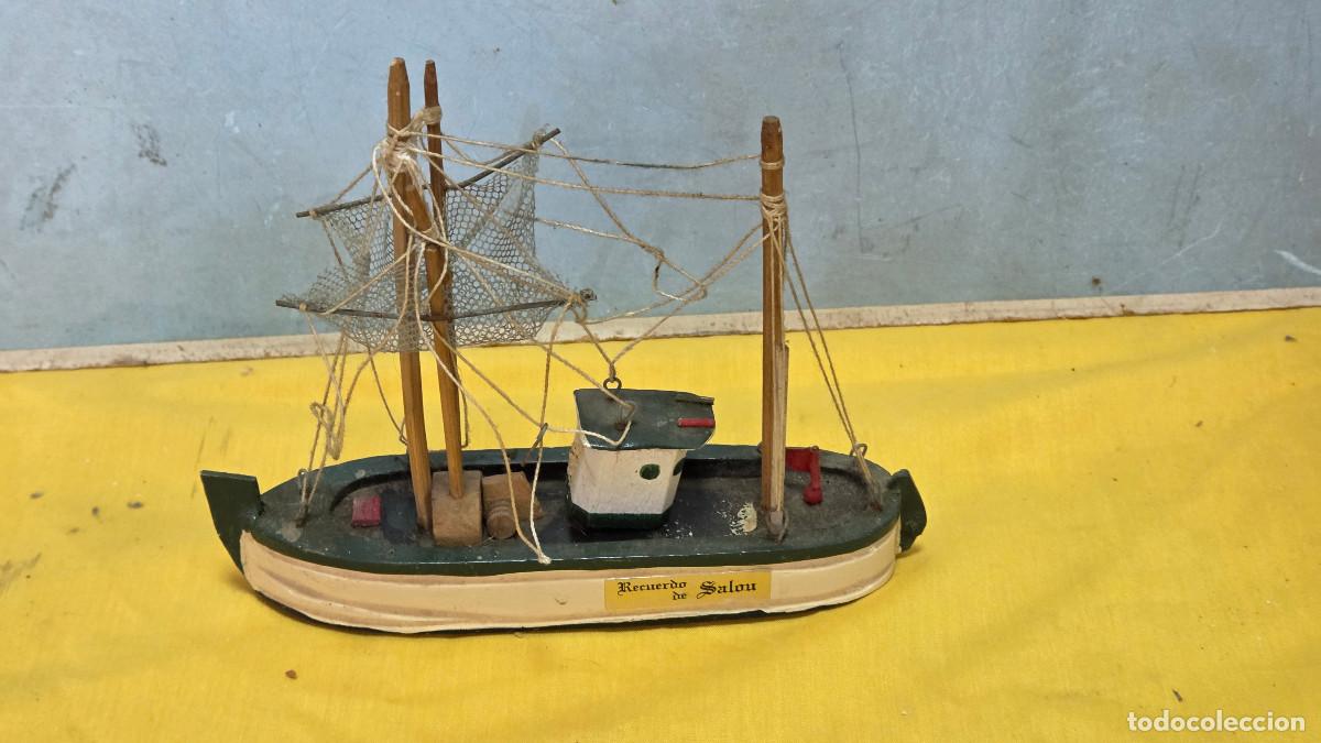 Antig&uuml;edades: figura de barco de madera