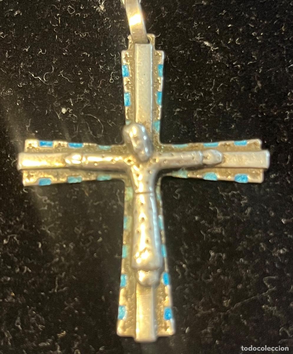 Antig&uuml;edades: CRUZ DE PLATA ESMALTADA. CRISTO CRUCIFICADO.