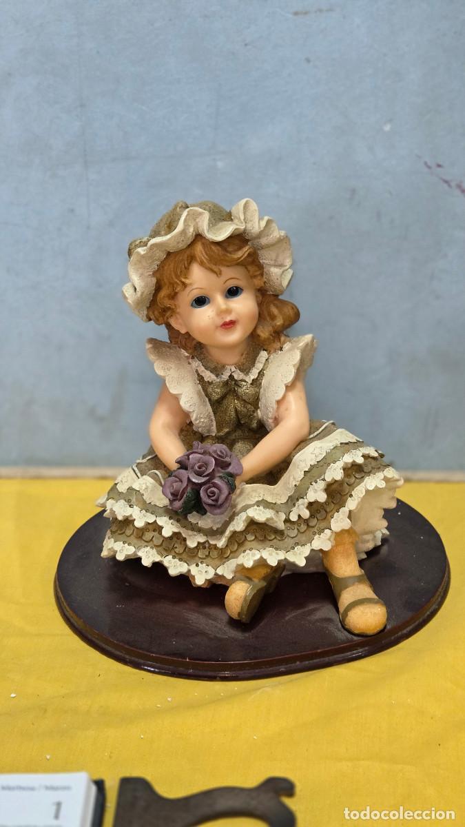 Antig&uuml;edades: figura de mu&ntilde;eca estilo vintage