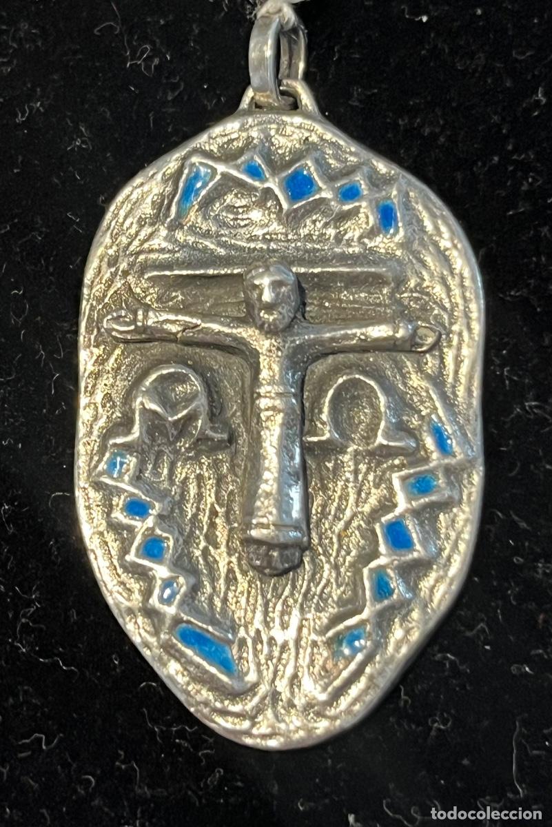 Antig&uuml;edades: MEDALLA DE PLATA ESMALTADA CRISTO CRUCIFICADO. - Foto 1
