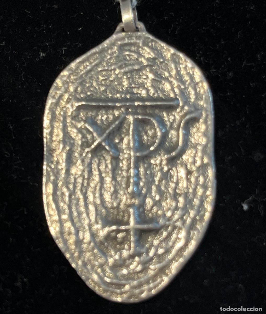 Antig&uuml;edades: MEDALLA DE PLATA ESMALTADA CRISTO CRUCIFICADO. - Foto 2