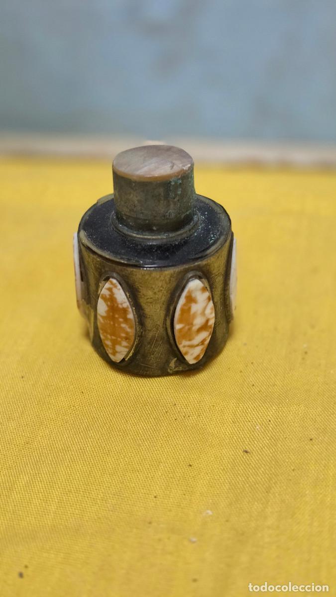Antig&uuml;edades: perque&ntilde;o perfumero de nacar, hueso y alpacar