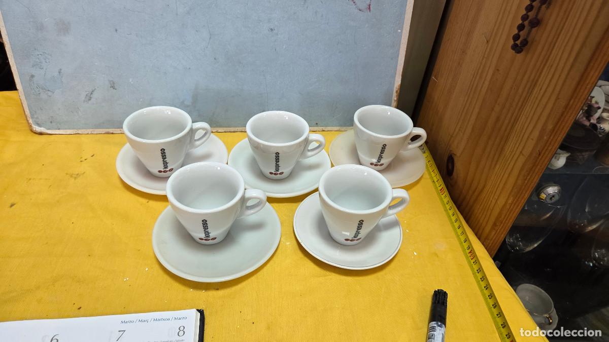 Antig&uuml;edades: 5 tazas de porcelana de losa