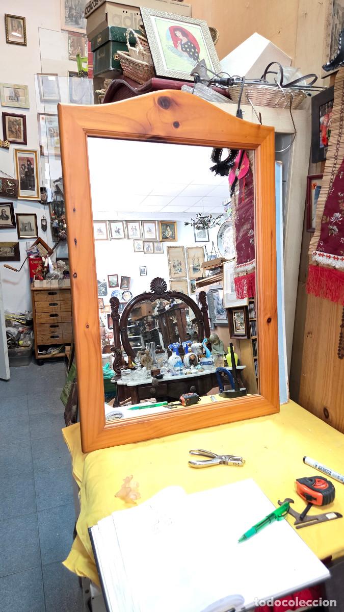 Antig&uuml;edades: espejo de madera provensal