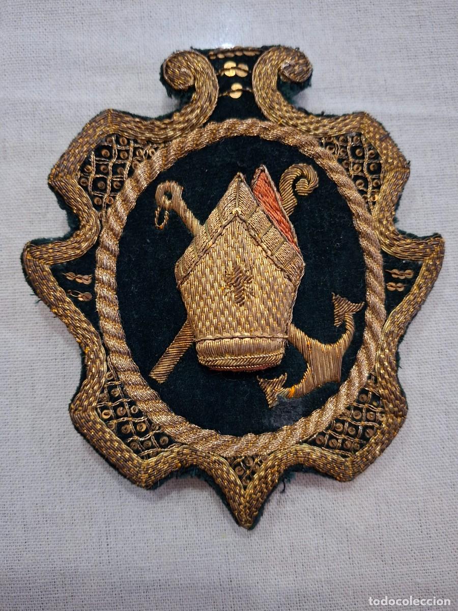 Antig&uuml;edades: ESCUDO PARCHE HERMANDAD DE LA MACARENA DE SEVILLA BORDADO EN HILOS DE ORO SOBRE TERCIPELO ANTIGUO