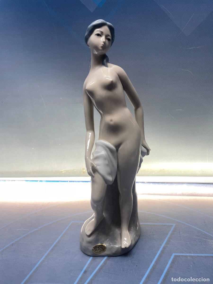 Antig&uuml;edades: Figura Mujer desnuda, porcelana casades 32cm altura sin taras