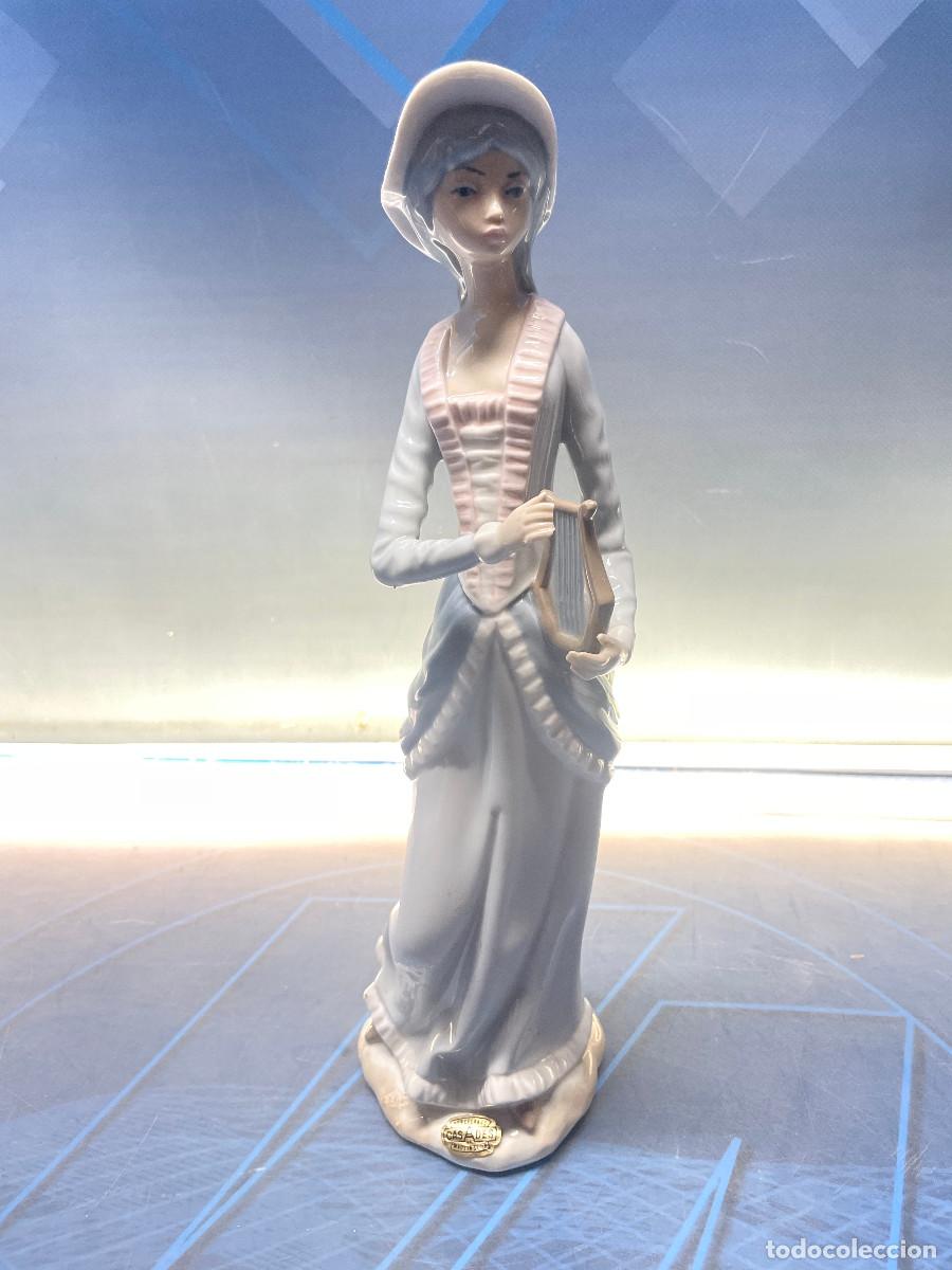 Antig&uuml;edades: Figura Mujer tocando el arpa, Porcelana Casades 33 CM