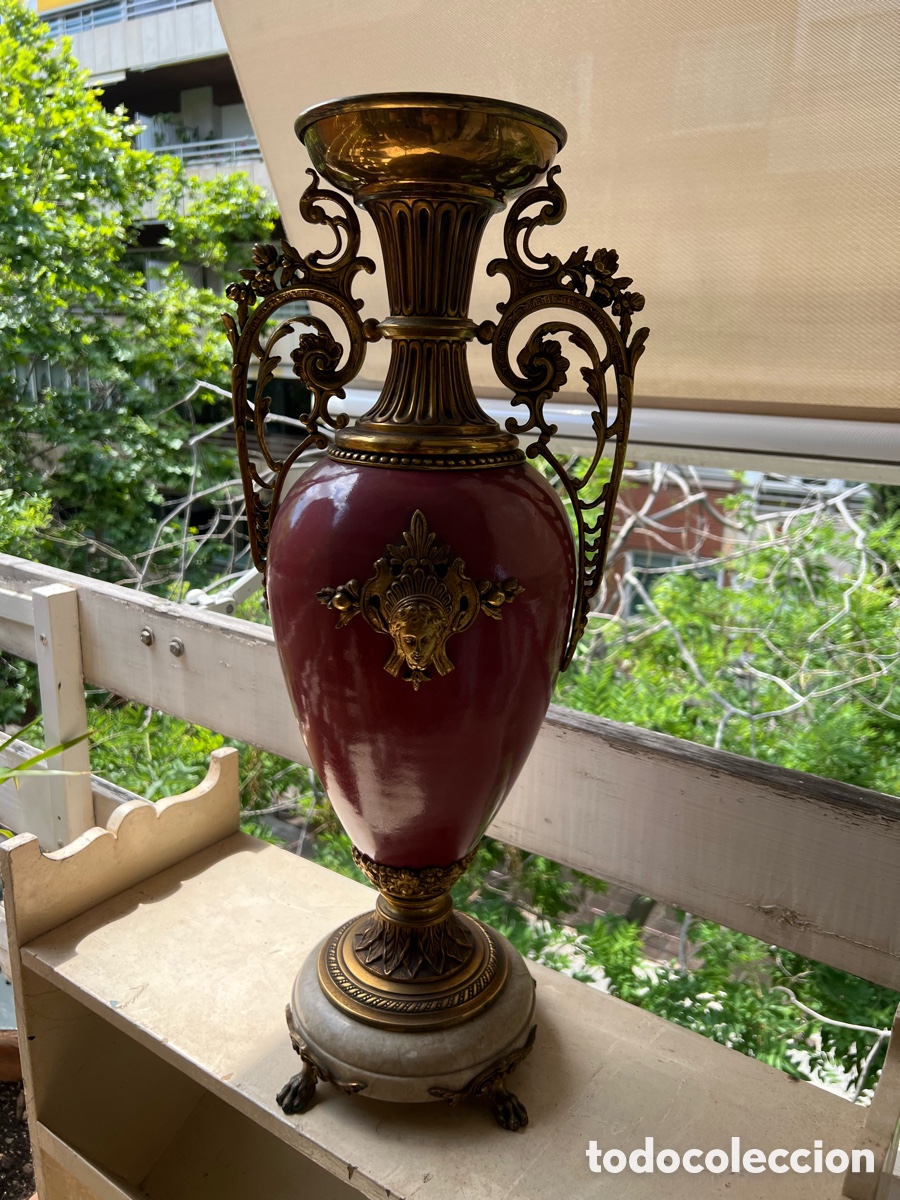 Antiguidades: Jarr&oacute;n, &aacute;nfora o urna decorativa de porcelana y metal dorado