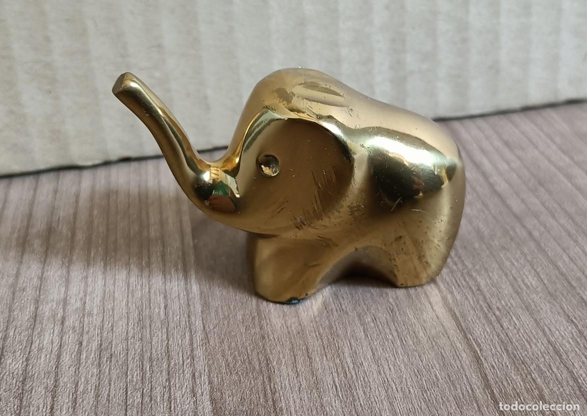 Antig&uuml;edades: Decoracion, figura antiguo Elefante, creo que es de broce o laton, pesa 210 gr. buena conservacion