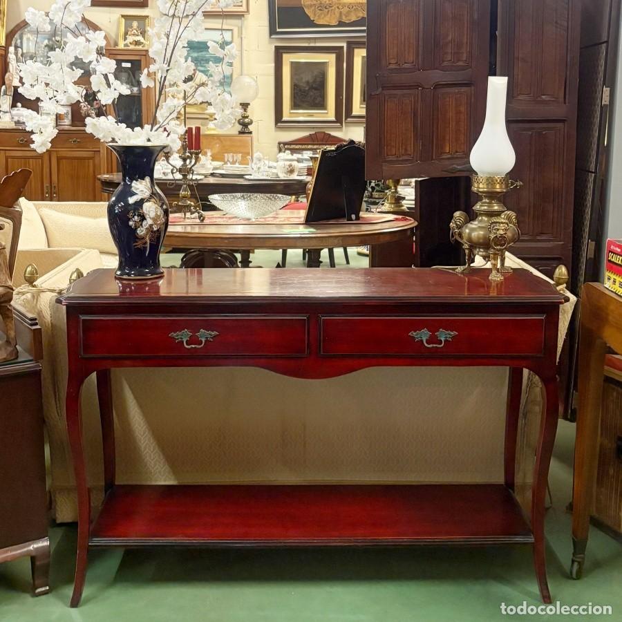 Antig&uuml;edades: Consola de Estilo Cl&aacute;sico