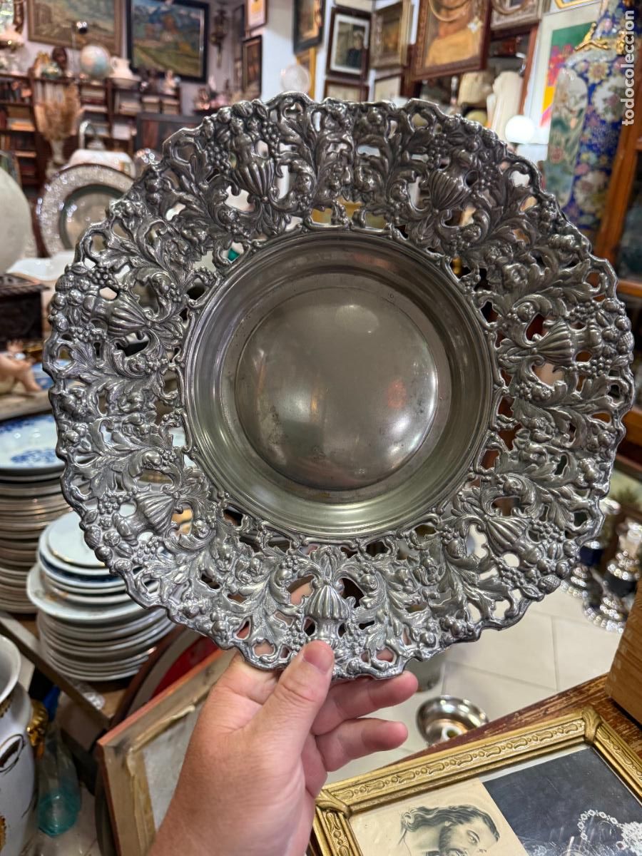 Antig&uuml;edades: ANTIGUO PLATO DE ALPACA REPUJADA IDEAL PARA ACTO RELIGIOSO - MEDIDA 30 CM