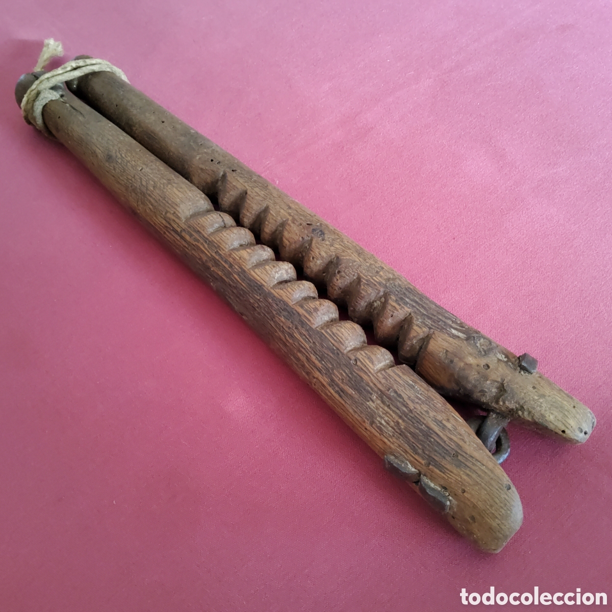 Antig&uuml;edades: ANTIGUO ACIAL PARA CABALLOS, DE MADERA Y HIERRO