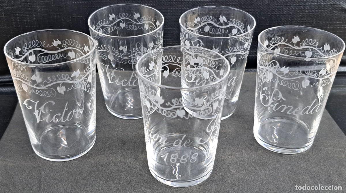 Antig&uuml;edades: Lote 5 vasos grabados &ndash; Exposici&oacute;n Barcelona 1888 (4 &ldquo;V&iacute;ctor Pineda&rdquo; + 1 oficial)
