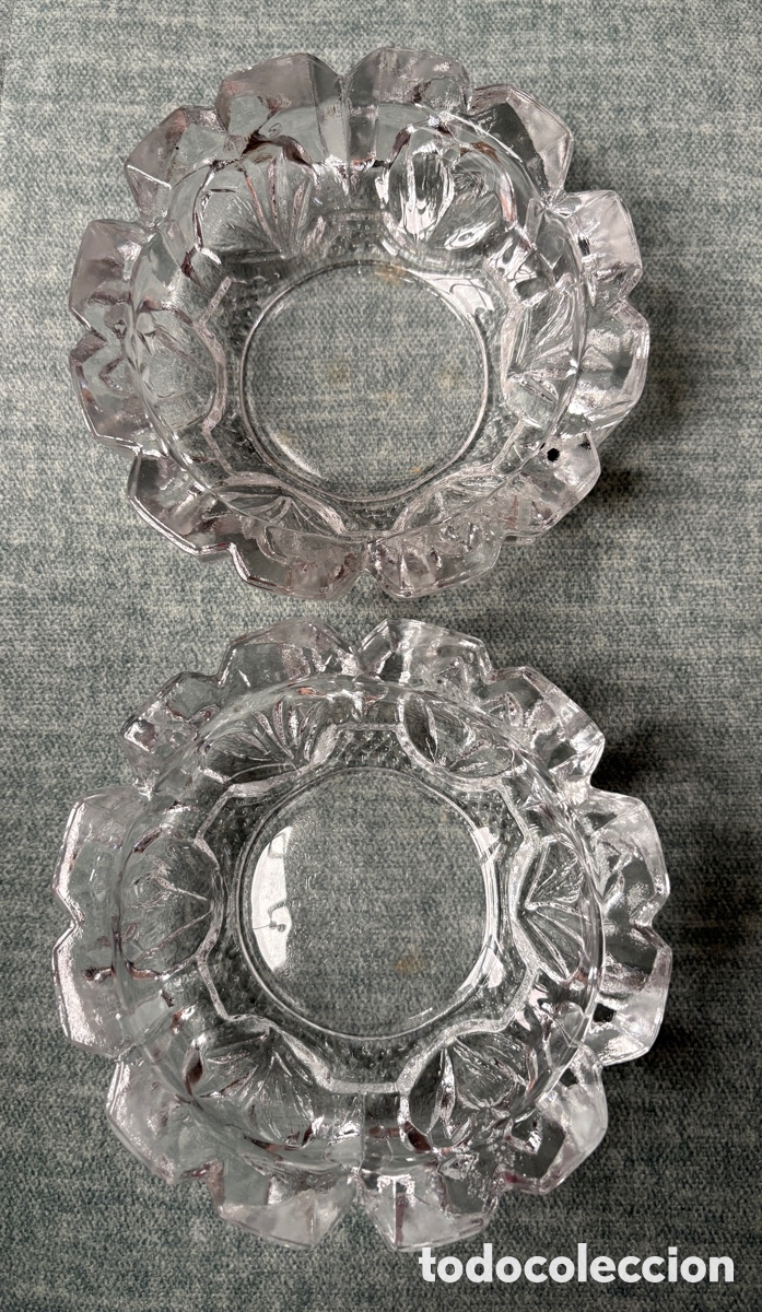 Antig&uuml;edades: (L795) Pareja de antiguos ceniceros de cristal prensado - Estilo Vintage - 11,5 cm