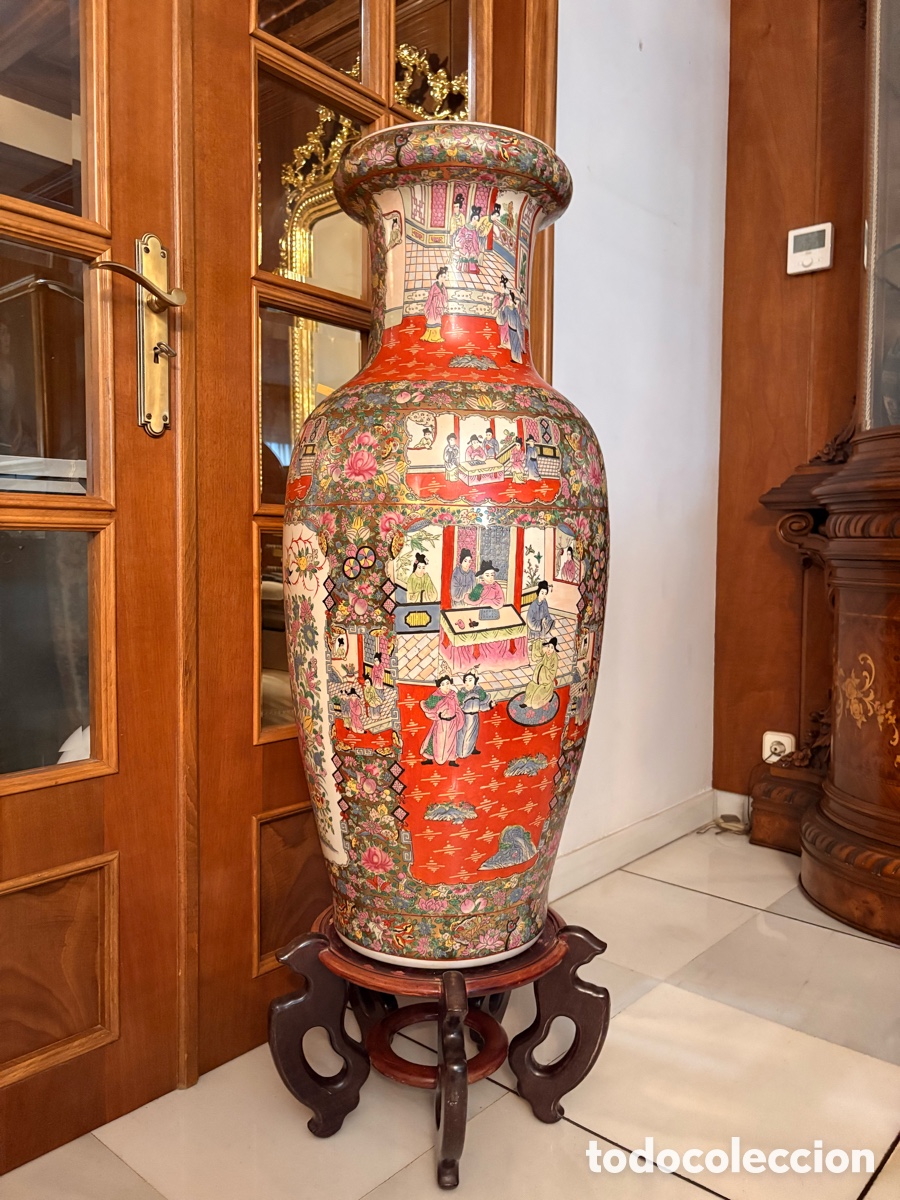 Antig&uuml;edades: Gran Jarr&oacute;n Chino de Porcelana Estilo Canton Familia Rosa con Peana de Madera