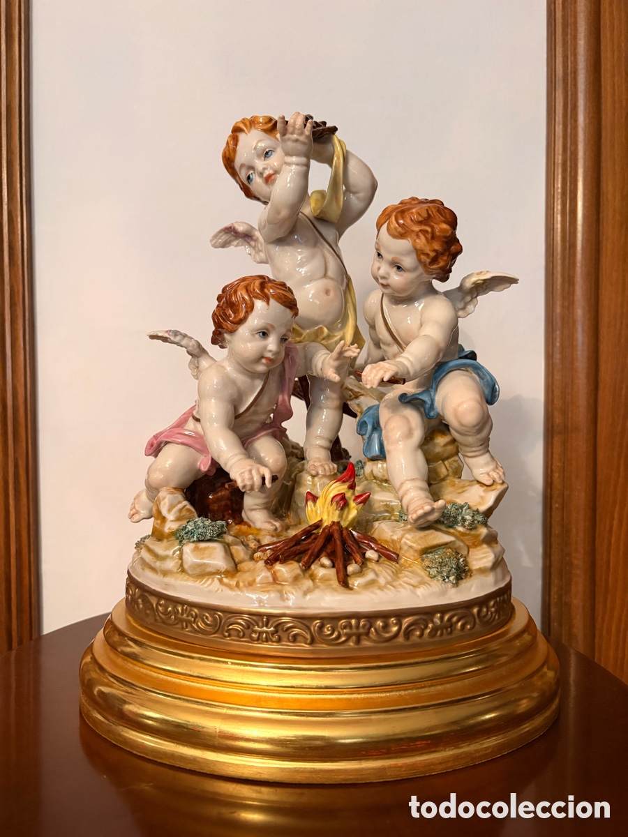 Antiquit&eacute;s: Figura de Porcelana Algora &ndash; Tres Querubines con Hoguera &ndash; Peana Dorada