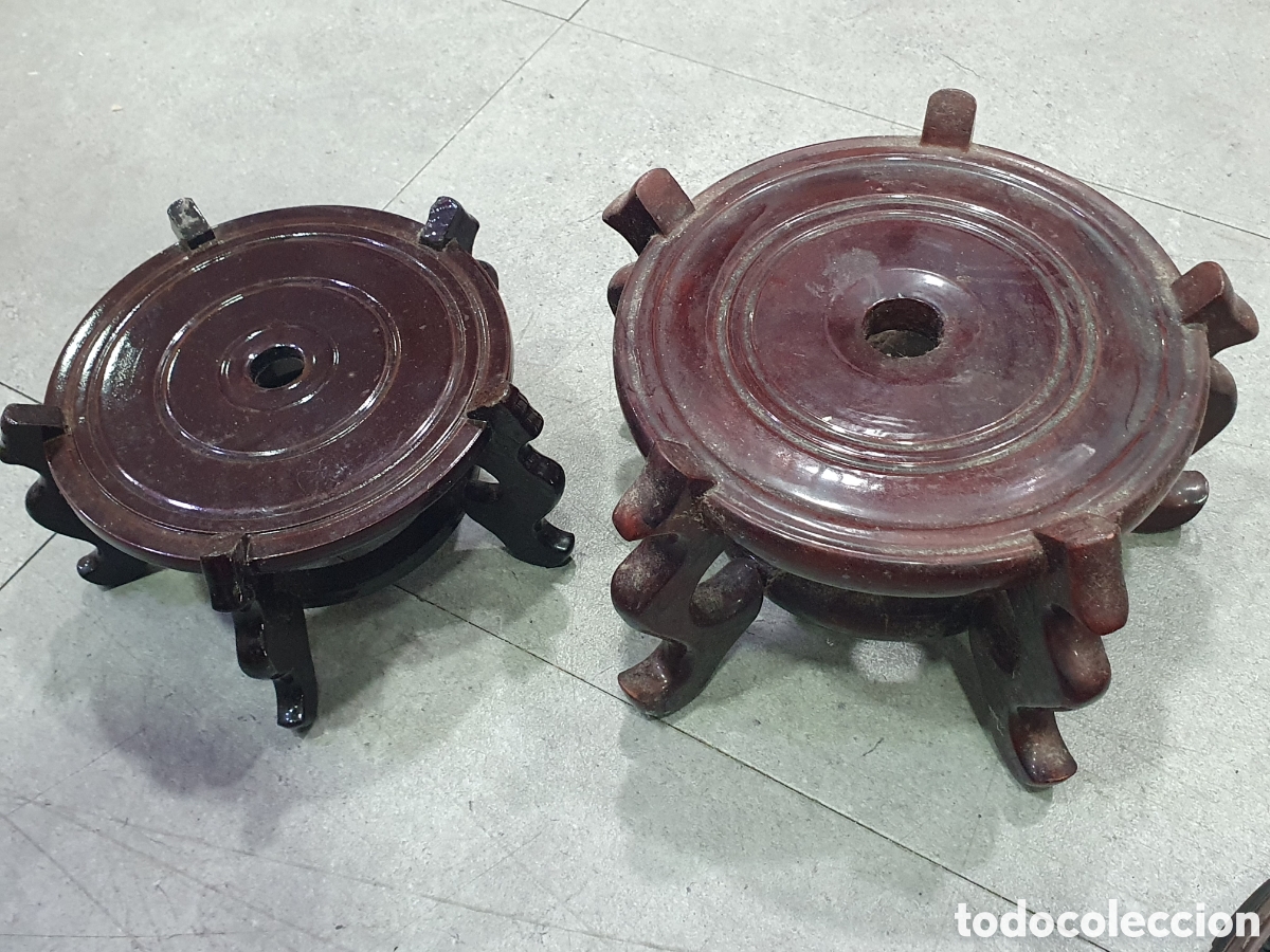 Antig&uuml;edades: 2 peanas para tibores o jarrones. (L40)