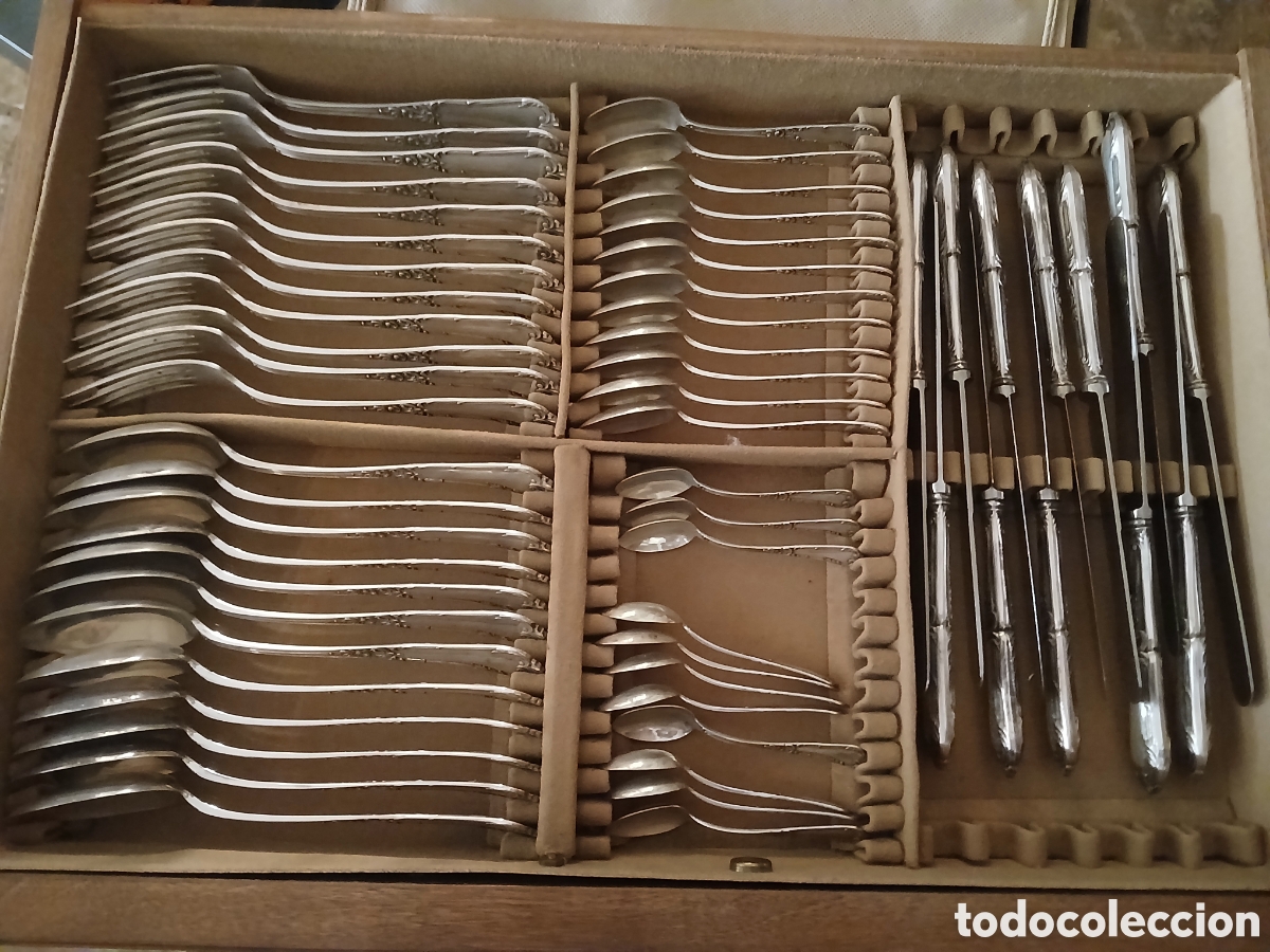 Antig&uuml;edades: CUBERTERIA DE PLATA ESPA&Ntilde;OLA 12 SERVICIOS 109 PIEZAS.