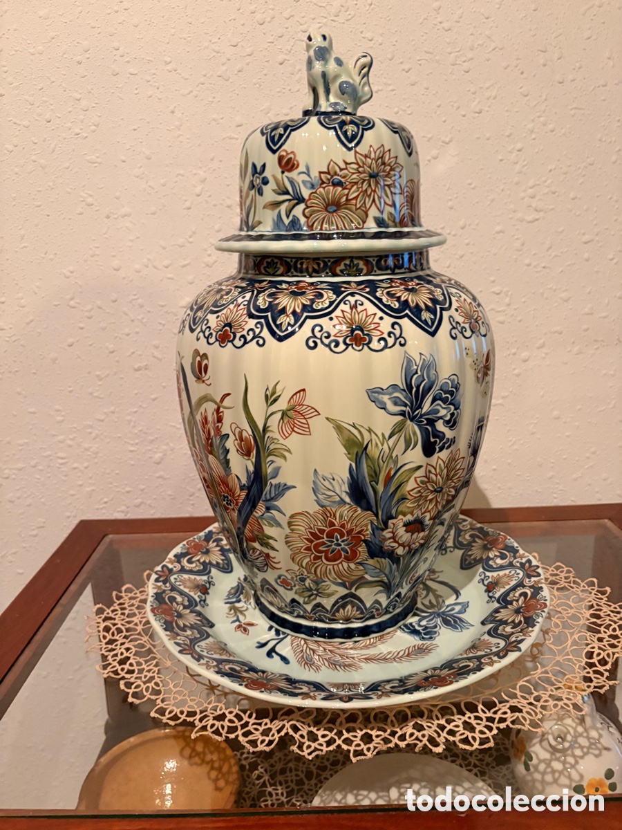 Antig&uuml;edades: Gran jarr&oacute;n decorativo con tapa y plato estilo Delft 48 cm
