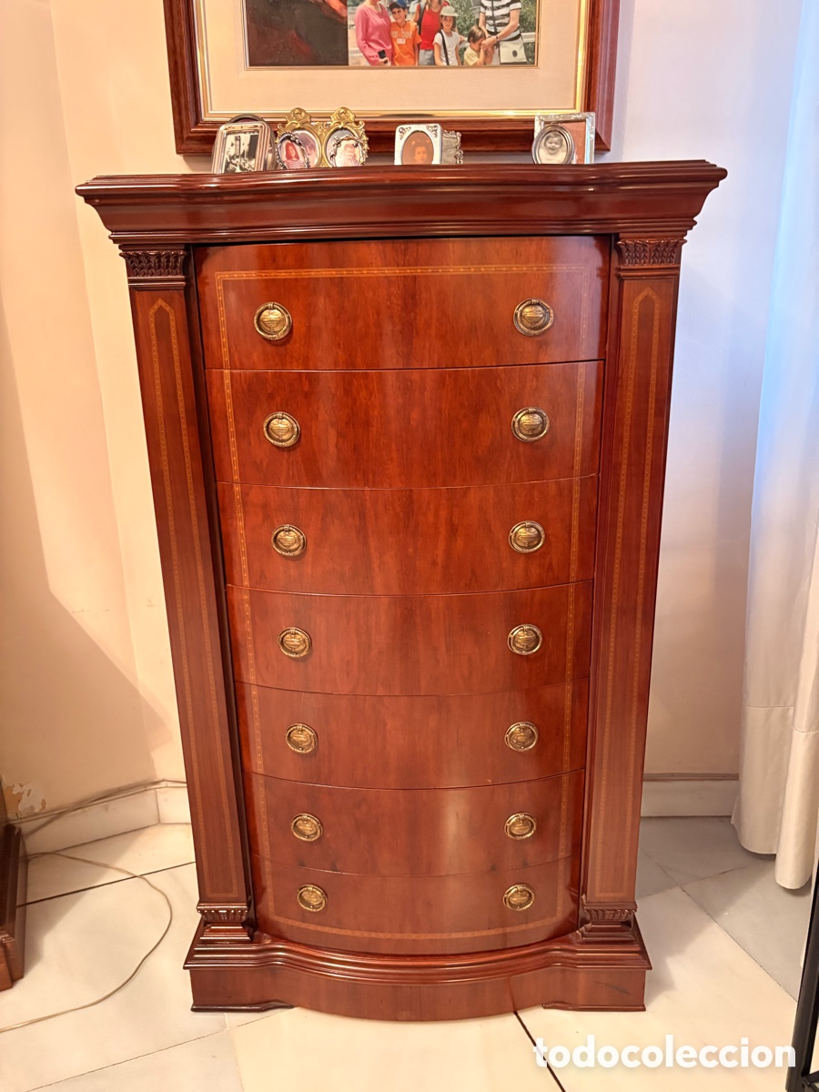Antig&uuml;edades: Sinfonier estilo Imperio en caoba y marqueter&iacute;a &ndash; 118 cm
