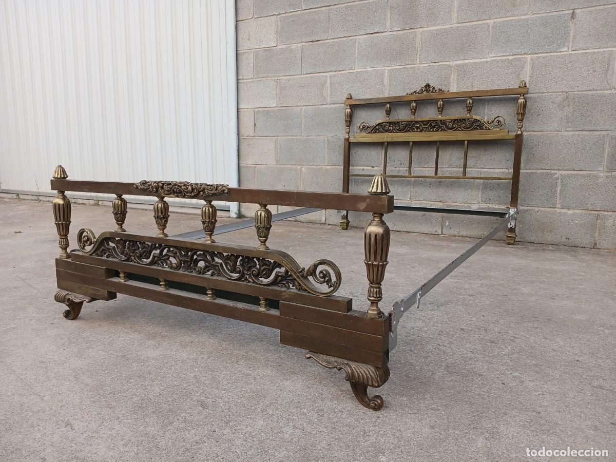 Antig&uuml;edades: Cama antigua bronce lat&oacute;n.