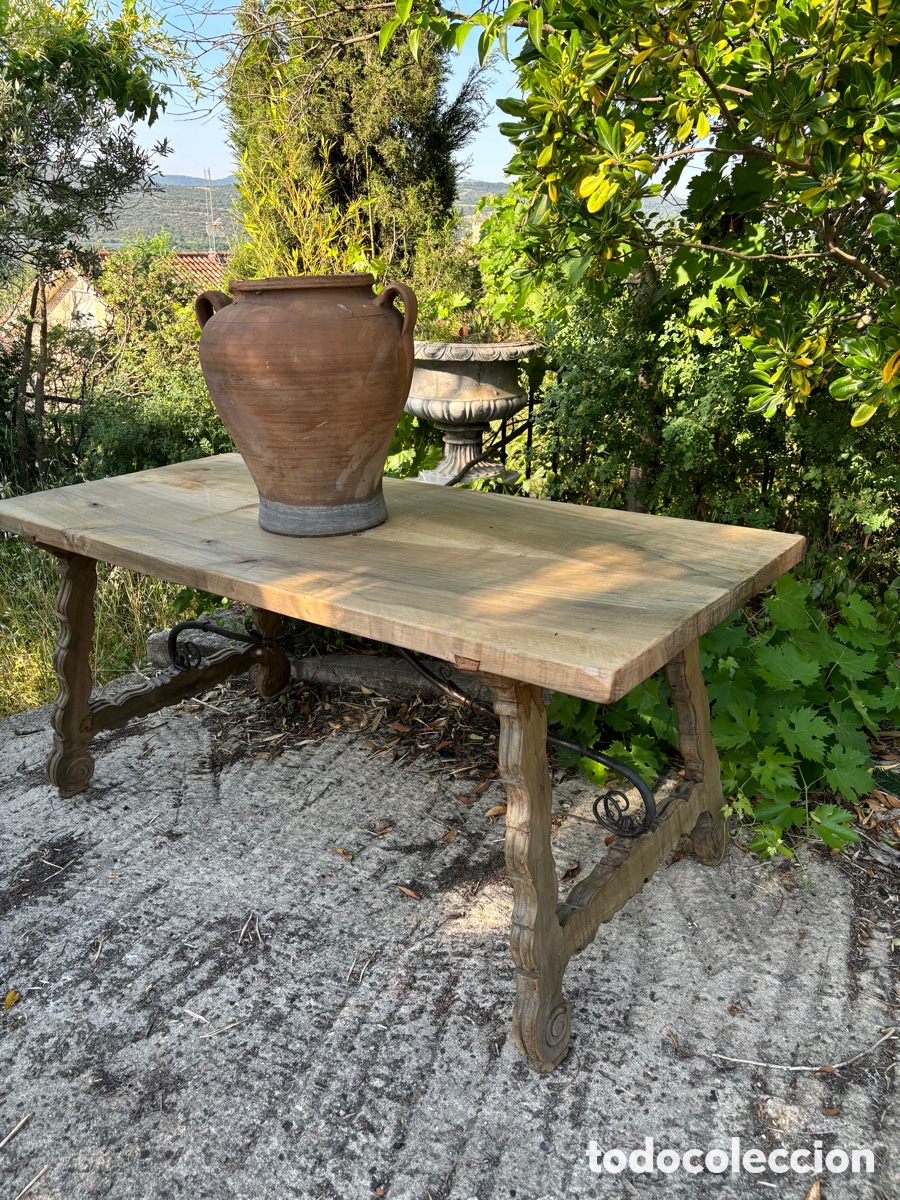 Antig&uuml;edades: Mesa maciza de nogal antigua. - Foto 1