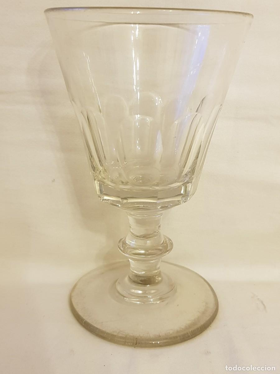 Antig&uuml;edades: Copa de cristal espa&ntilde;ola. Siglo XIX.