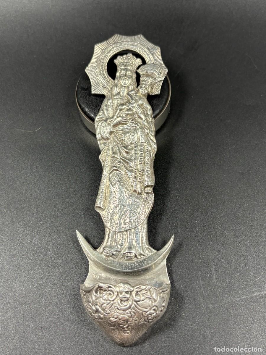Antig&uuml;edades: Benditera de plata de la virgen de la Almudena