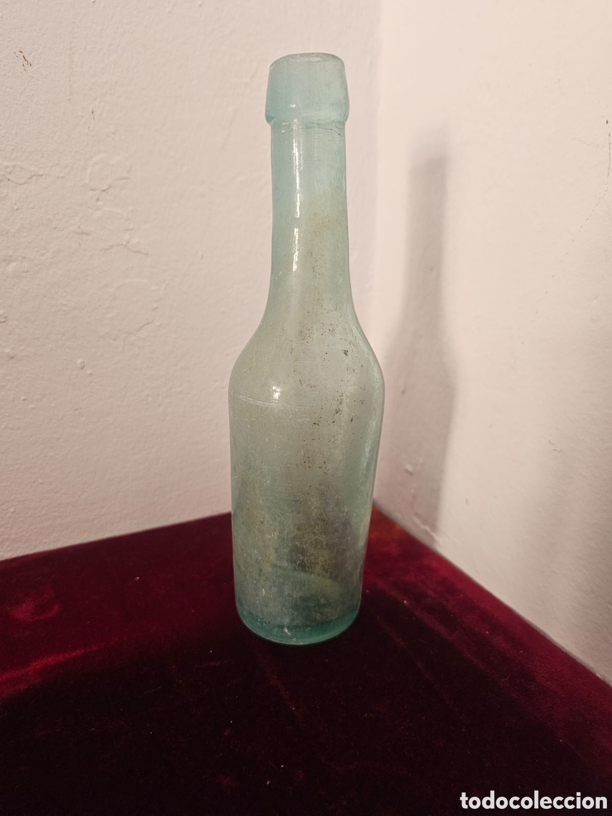 Antig&uuml;edades: ​Antigua Botella de Vidrio Soplado (S. XIX - S. XX) - Tono Aguamarina con P&aacute;tina