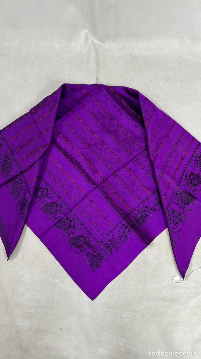 Antig&uuml;edades: Pa&ntilde;uelo morado y rojo - Foto 2