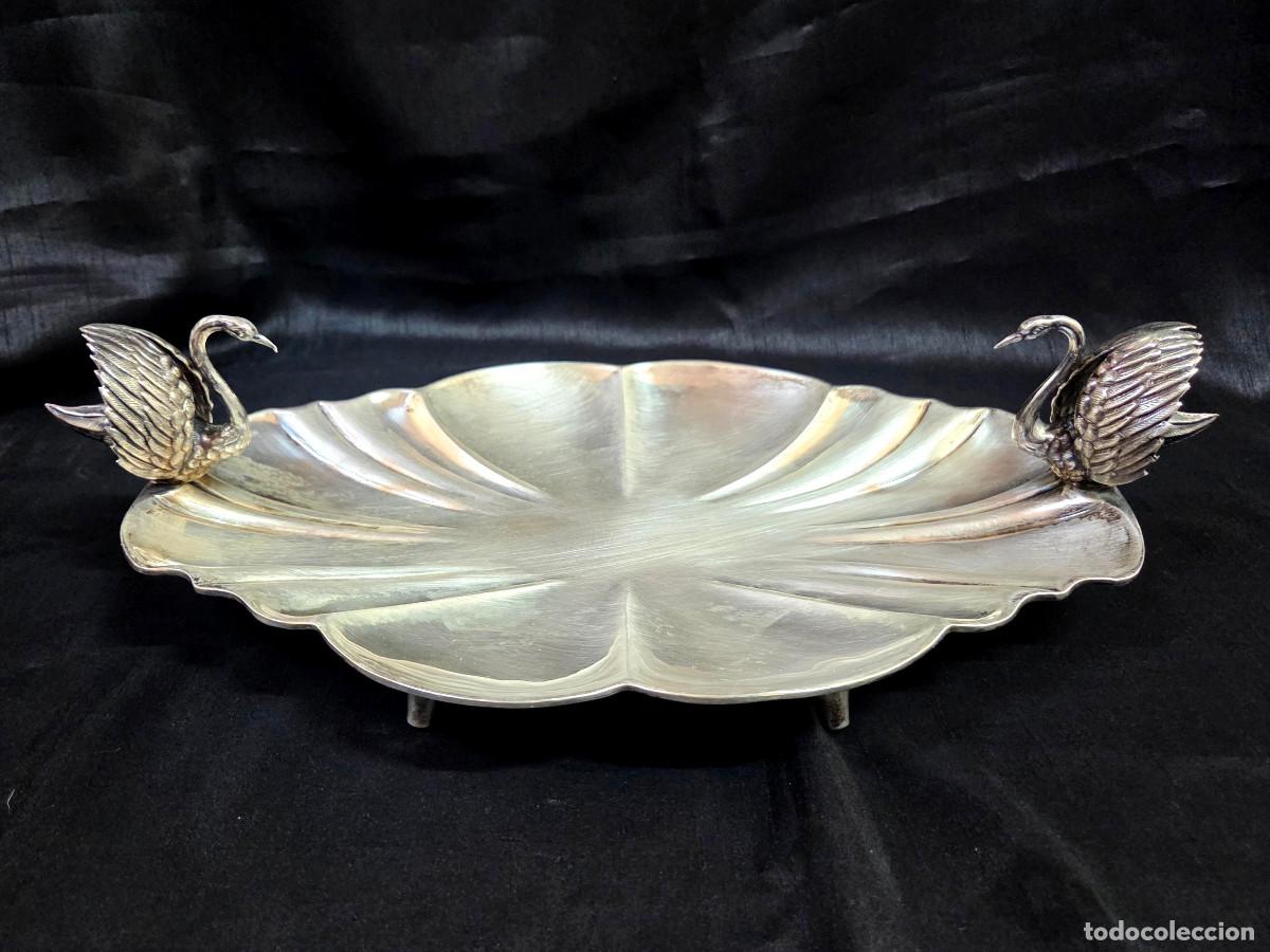 Antig&uuml;edades: Bandeja decorativa en plata