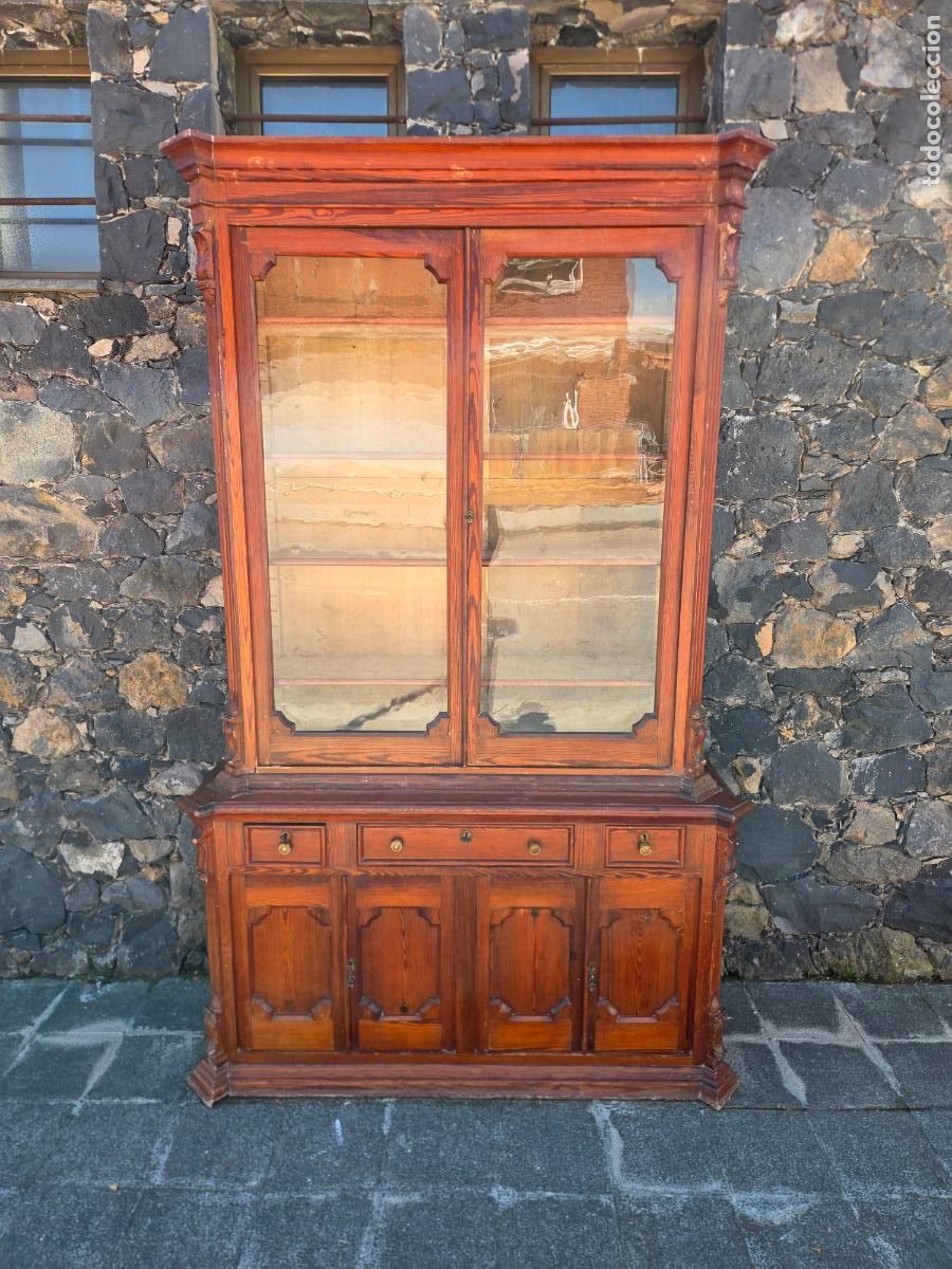 Antig&uuml;edades: Decorativa Vitrina Isabelina - Madera de Pino Melis - S.XIX - Compuesta por Dos Partes