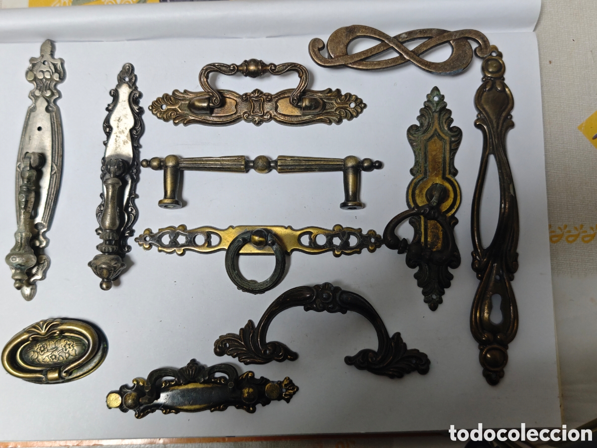 Antig&uuml;edades: Tiradores antiguos sueltos en bronce y lat&oacute;n