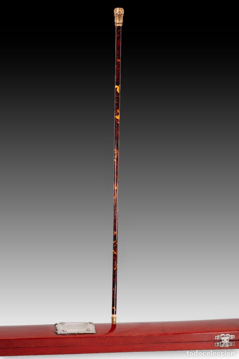 Antig&uuml;edades: Bast&oacute;n de mando para Evaristo Mart&iacute;n Freire con estuche. Carey, oro, metal, etc. Espa&ntilde;a, s XX.