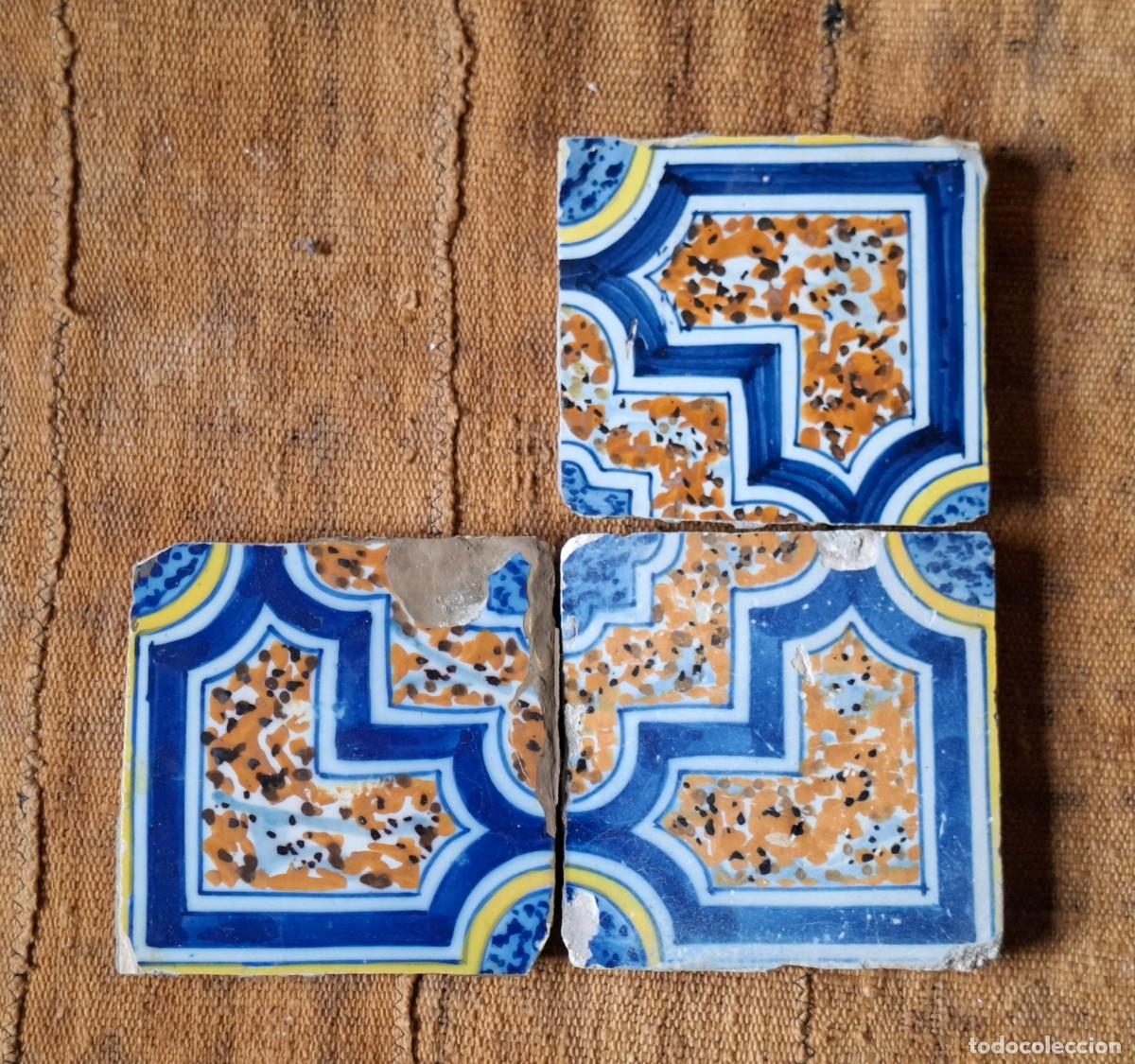 Antig&uuml;edades: 3 azulejos Talavera de la Reina S XVII