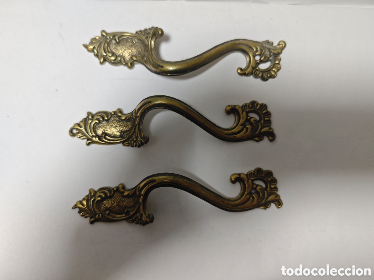 Antig&uuml;edades: 3 tiradores antiguos hechos en bronce o lat&oacute;n
