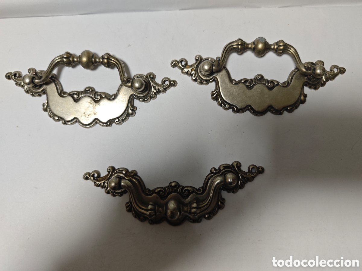 Antig&uuml;edades: 3 tiradores antiguos hechos bronce plateado