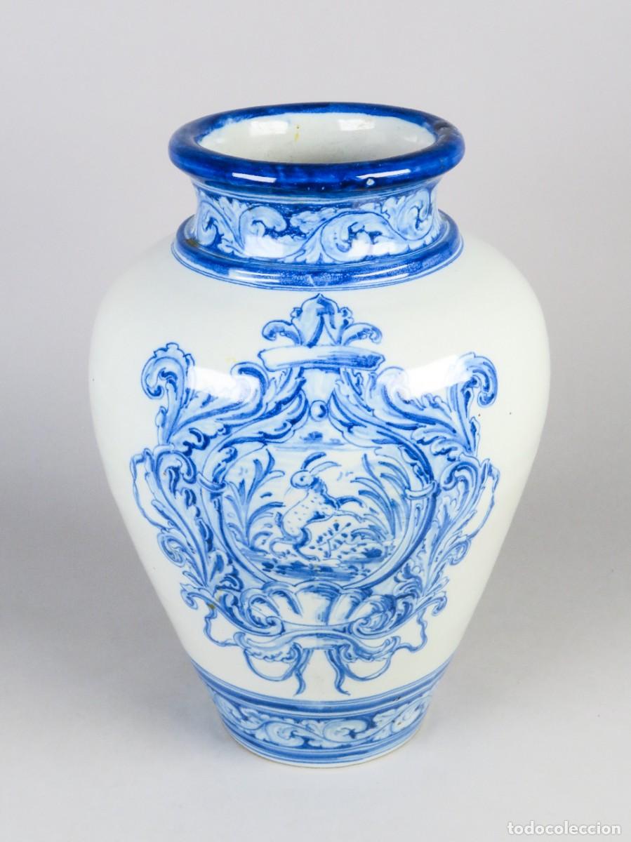 Antig&uuml;edades: Jarr&oacute;n de cer&aacute;mica esmaltada de Talavera de la Reina Ruiz de Luna siglo XX