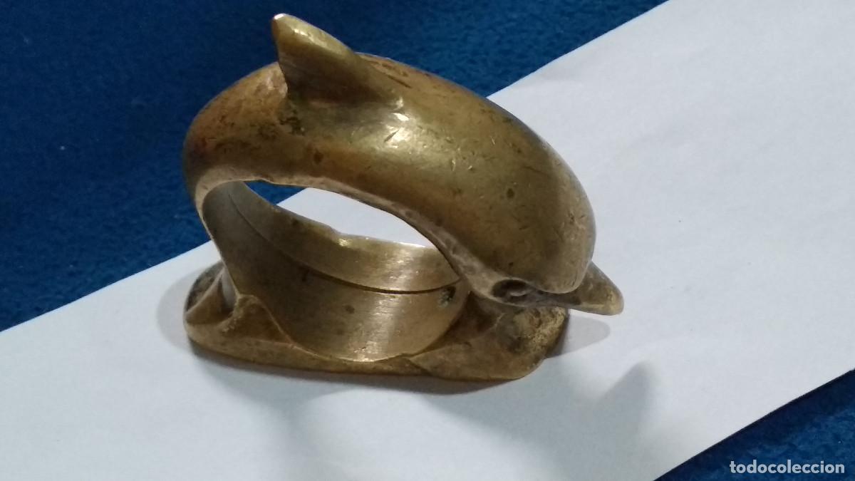 Antig&uuml;edades: ANTIGUO Servilletero de bronce - FIGURA DELF&Iacute;N COM&Uacute;N