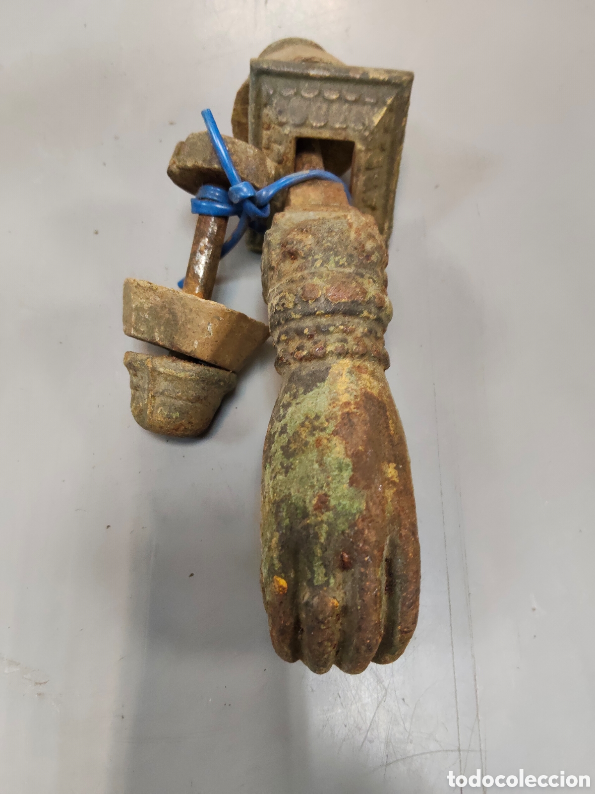 Antig&uuml;edades: Antiguo llamador de puerta en bronce