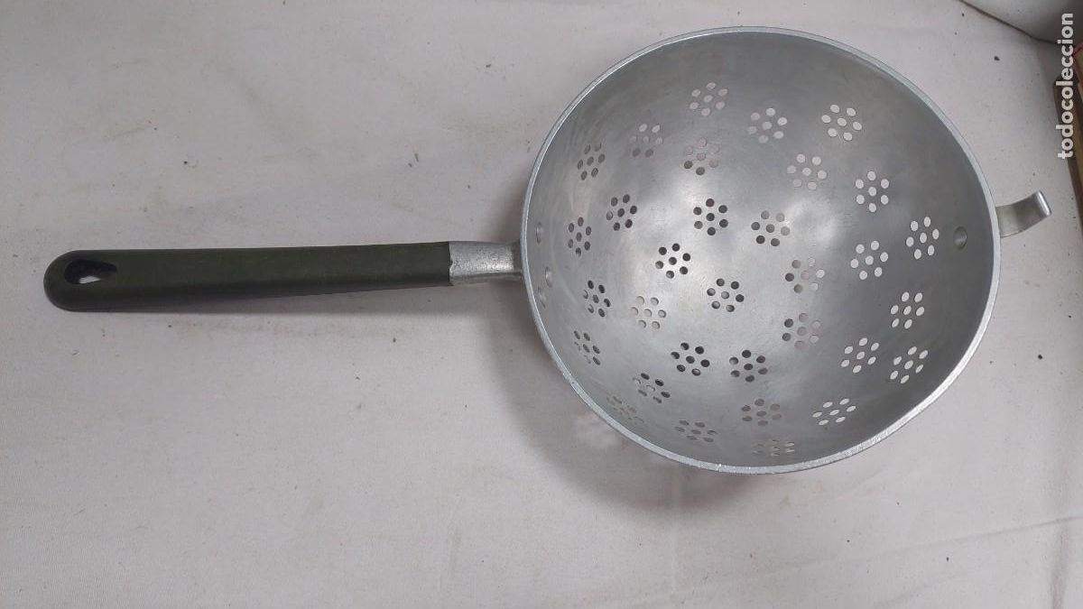 Antiques: Antigua escurridera en aluminio