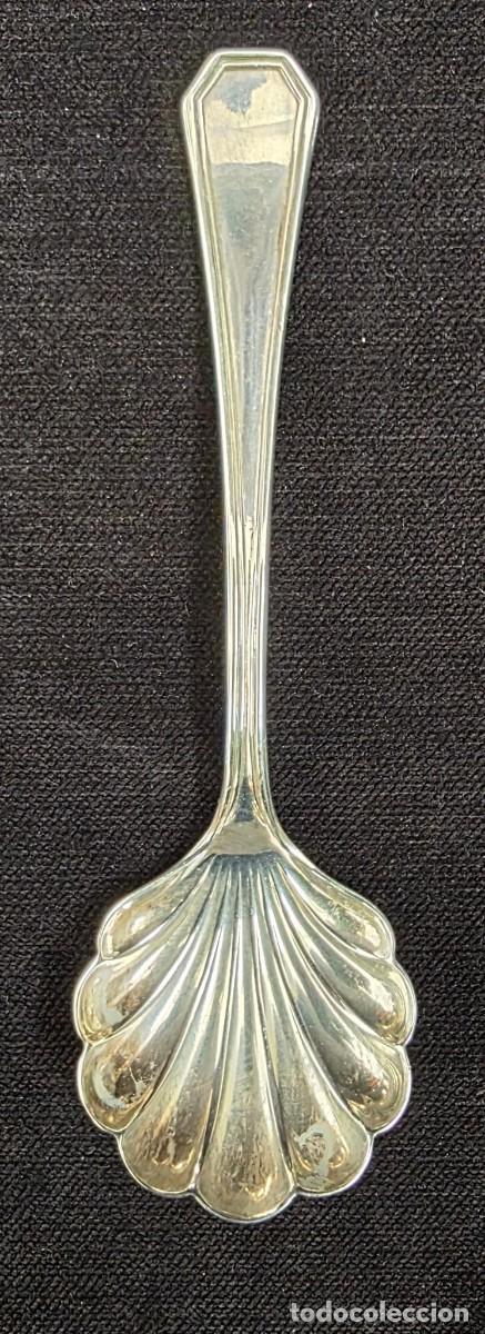 Antig&uuml;edades: Cucharilla Antigua de Plata con Concha de Vieira &ndash; 10 cm &ndash; Plater&iacute;a Cl&aacute;sica de Colecci&oacute;n
