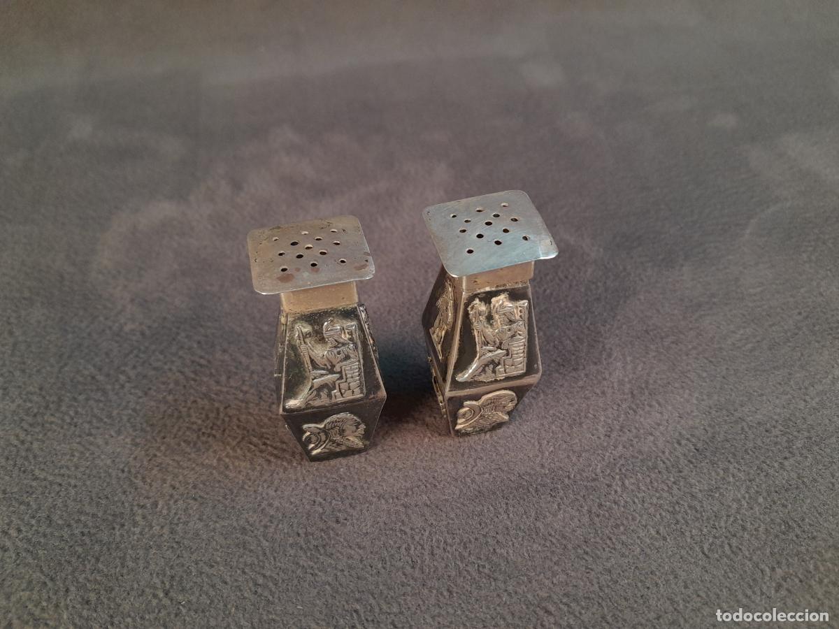 Antig&uuml;edades: PAREJA DE SALEROS Y PIMIENTEROS DE PLATA DE LEY. SIGLO XX.