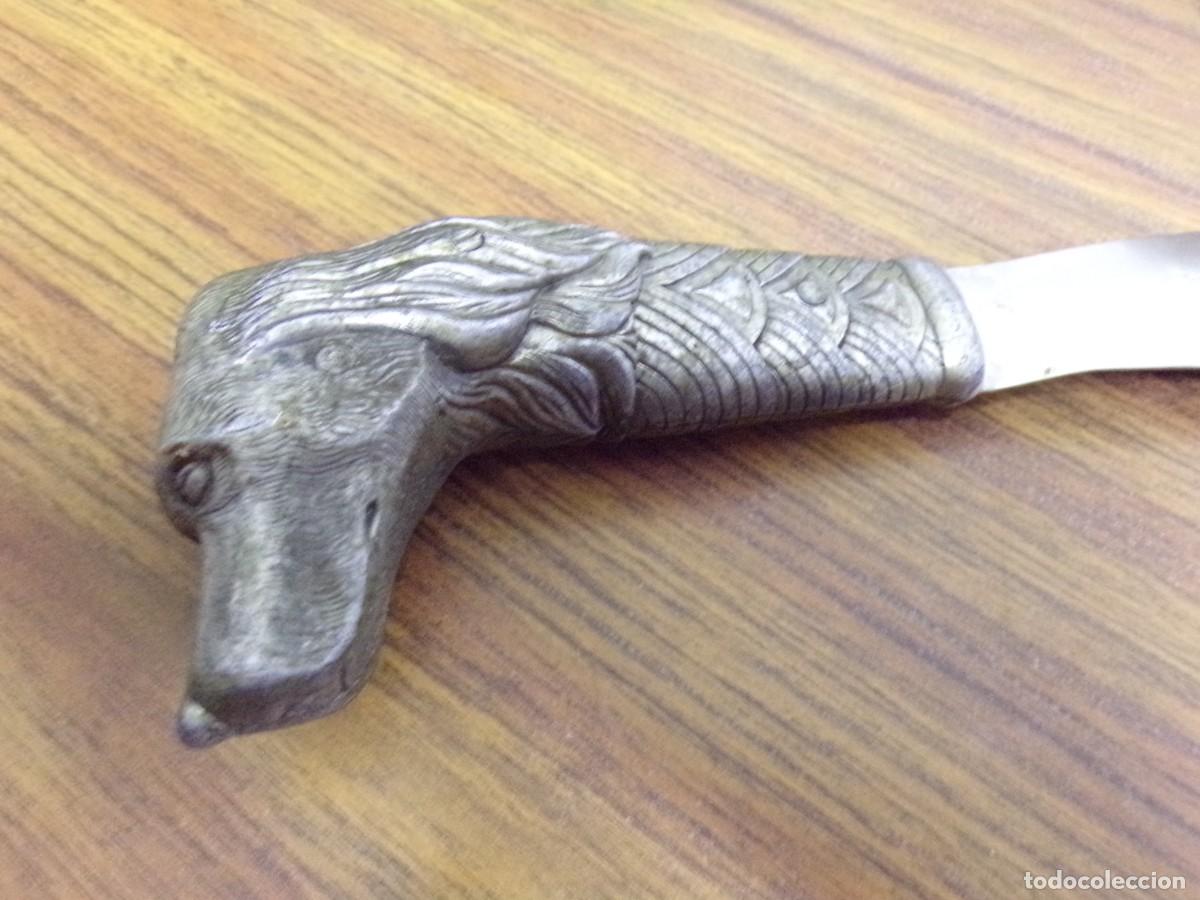 Antig&uuml;edades: ESTAMOS LIQUIDANDO. antiguo calzador con cabeza de perro. creo de metal.